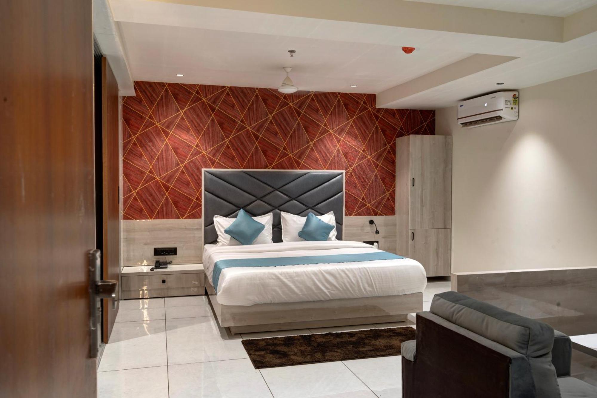 Hotel Shrimad Villa Gandhinagar Ngoại thất bức ảnh