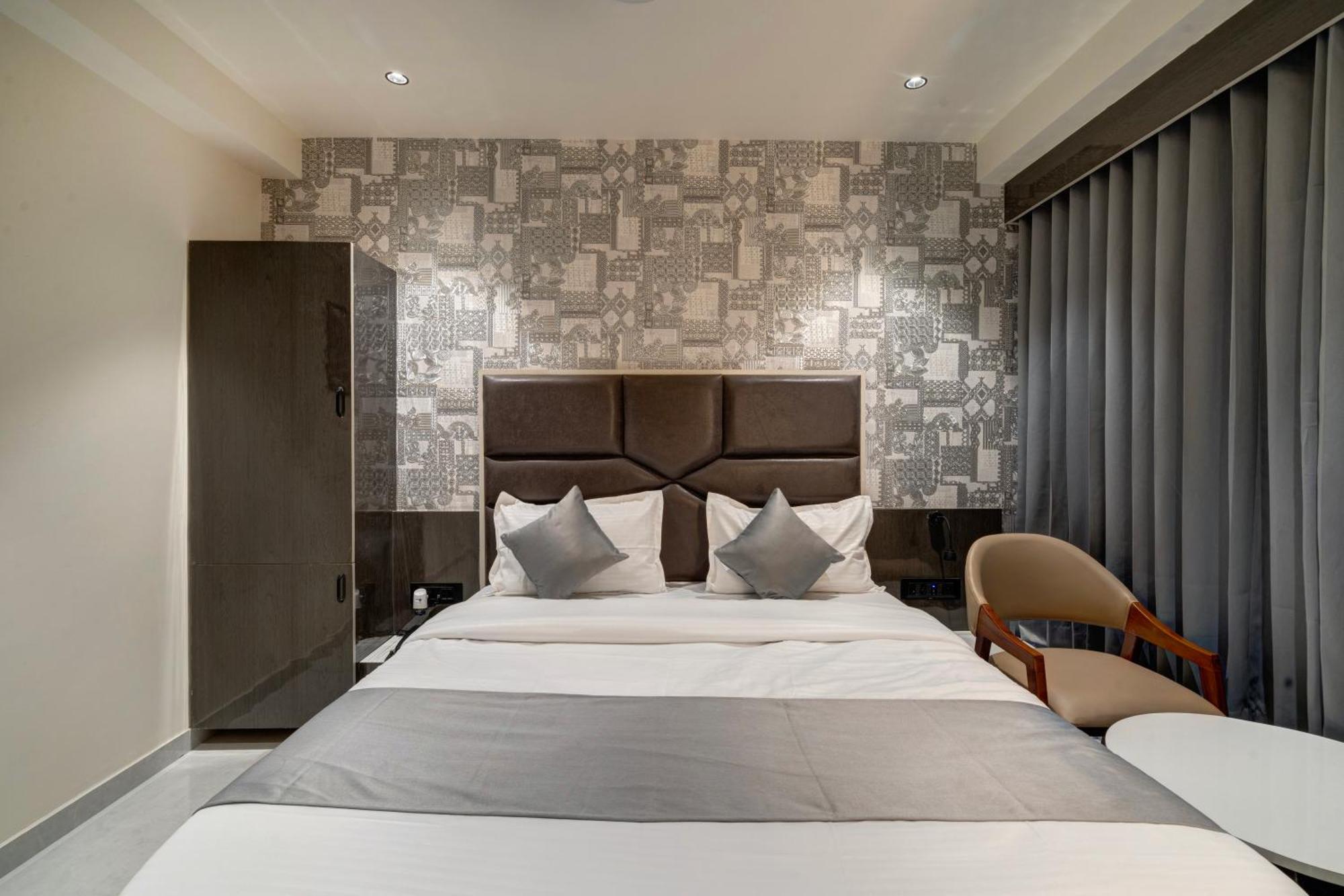 Hotel Shrimad Villa Gandhinagar Ngoại thất bức ảnh